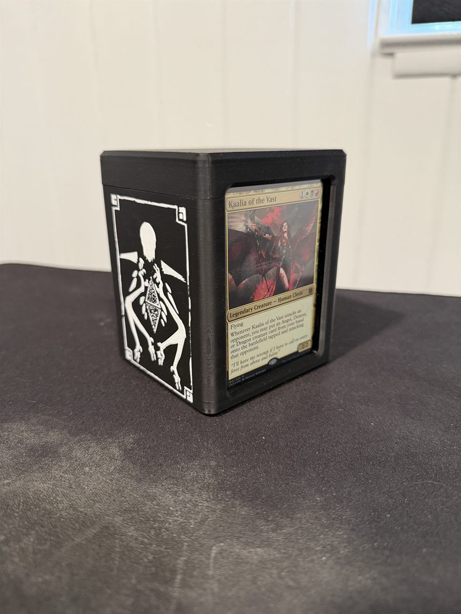 The deck box at an angle, with a card displayed in the front window beside the side art panel